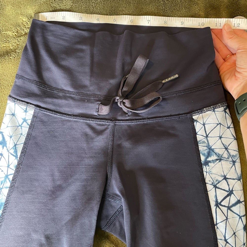 Lululemon Retreat 7/8 Pant in Naval Blue / Star Crushed Silver Fox Deep Navy - Picture 6 of 9